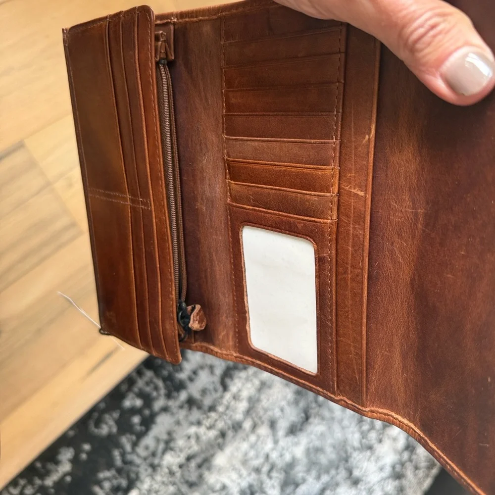 Frye Tan Leather Mellissa Wallet - Picture 9 of 11